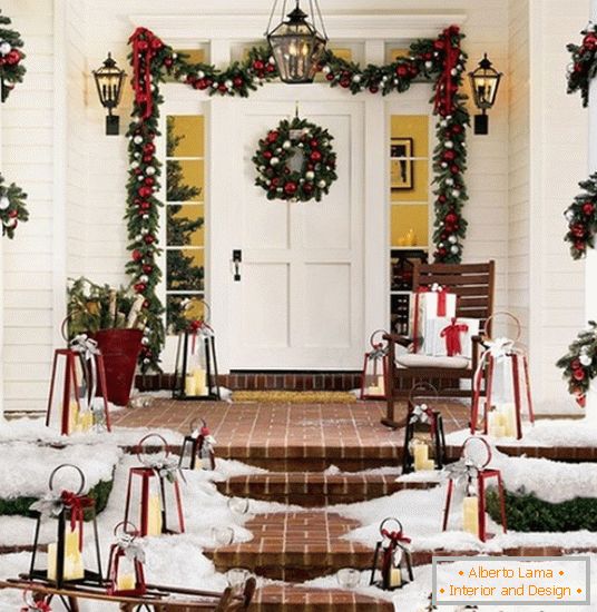 10 Ideen für die Dekoration der Veranda zu Weihnachten