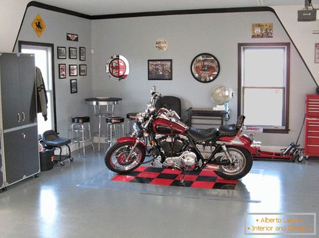 Motorrad in der Garage