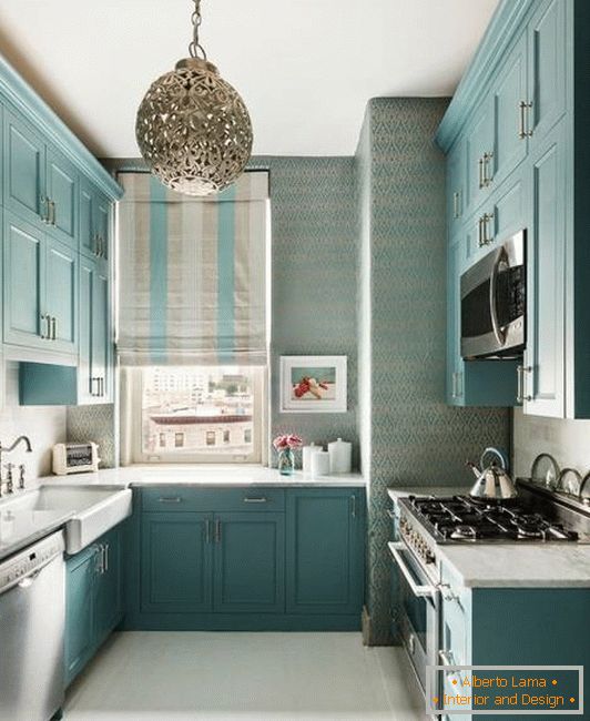 Schöne blaue Küche