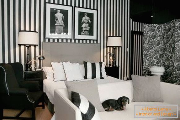 Schwarz-Weiß-Dekor und Tapeten für das Schlafzimmer