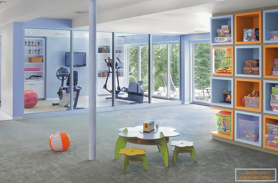 Kinderspielzimmer und ein Fitnessraum