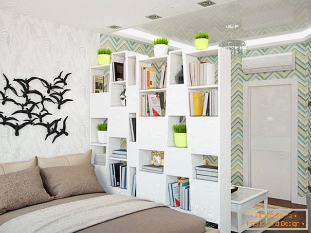 Bücherregal als Trennwand in einer hellen Wohnung