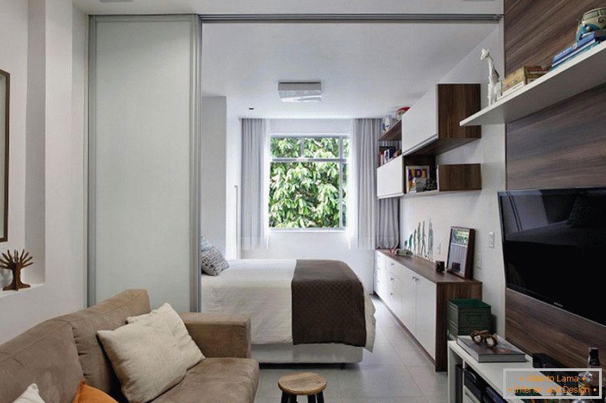 Gemütliches Design einer schmalen Wohnung von 27 Quadratmetern
