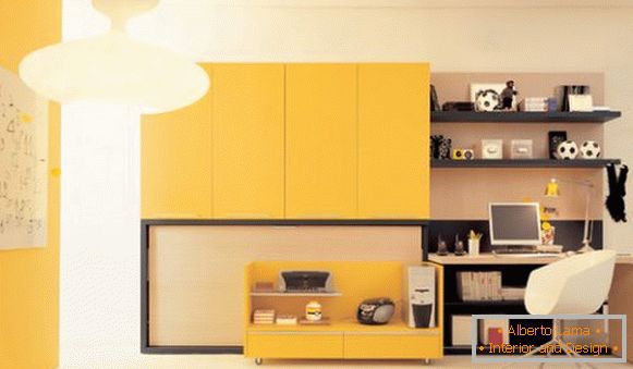 Büro in gelber Farbe