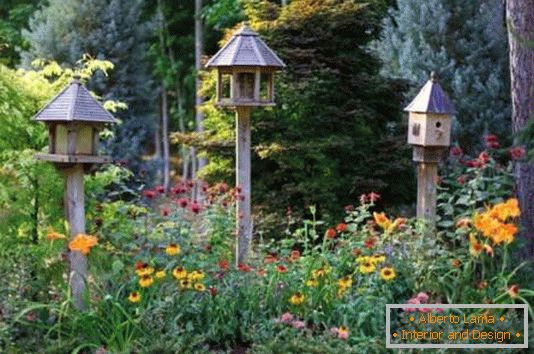 Häuser, um Vögel in den Garten zu bringen