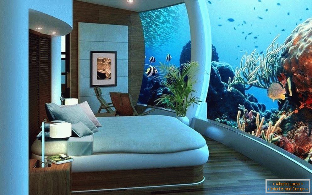 Aquarium an der ganzen Wand im Schlafzimmer