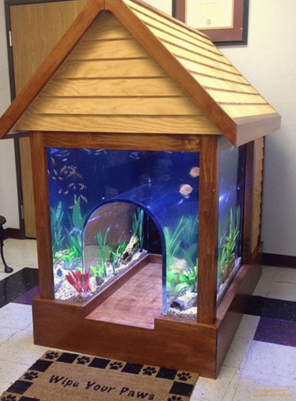 Aquarium in Form einer Kabine