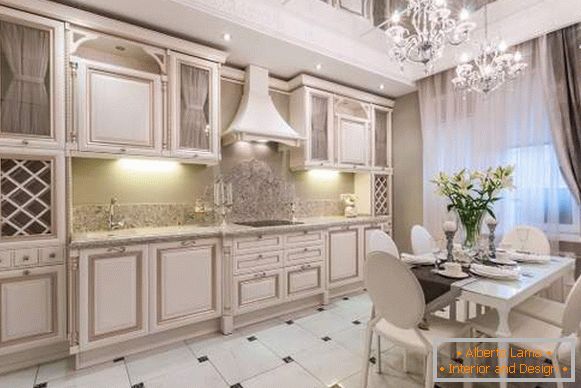 Küche weiß mit Goldpatina - Foto Innenarchitektur