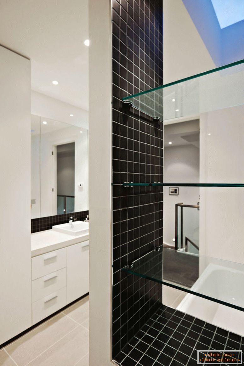 Schwarz-Weiß-Badezimmer
