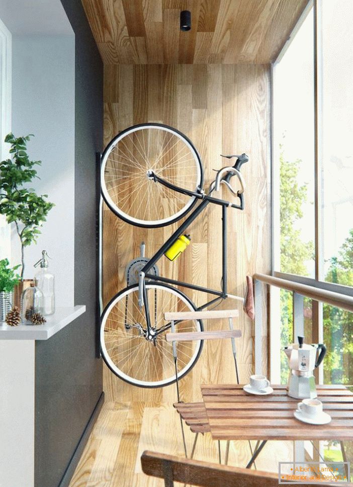 Fahrrad auf dem Balkon