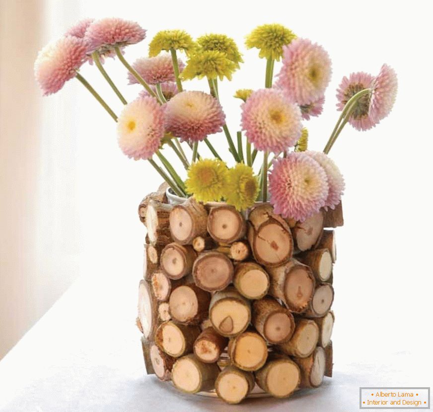 Dekoration einer Vase mit Schnitten