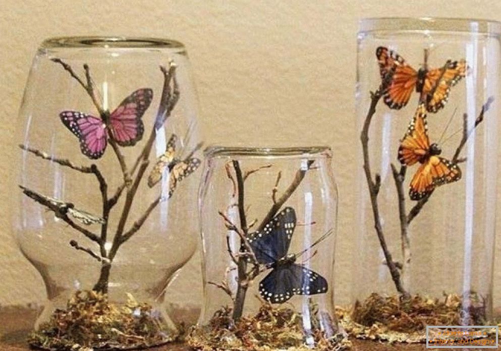 Schmetterlinge in Gläsern