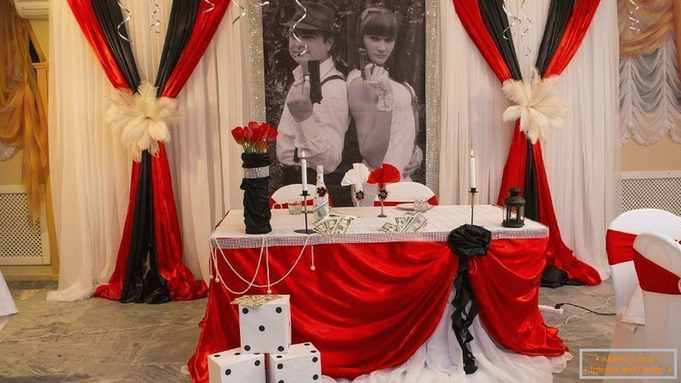Gangster Motive bei der Dekoration eines Hochzeitszimmers