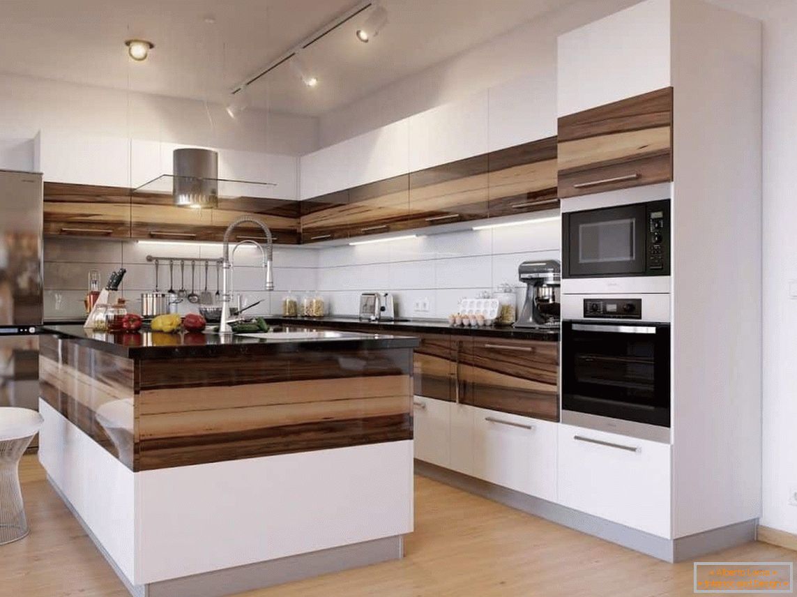 Corner Küche in Kombination von Holz und weißen Fassaden mit einer Insel