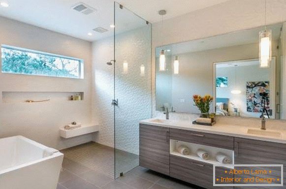 Modernes Badezimmer im Design eines privaten Hauses