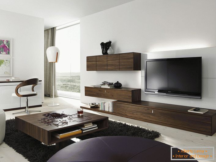 Das Möbelset für ein Wohnzimmer in Wenge-Farbe wirkt organisch in einem modernen Interieur.