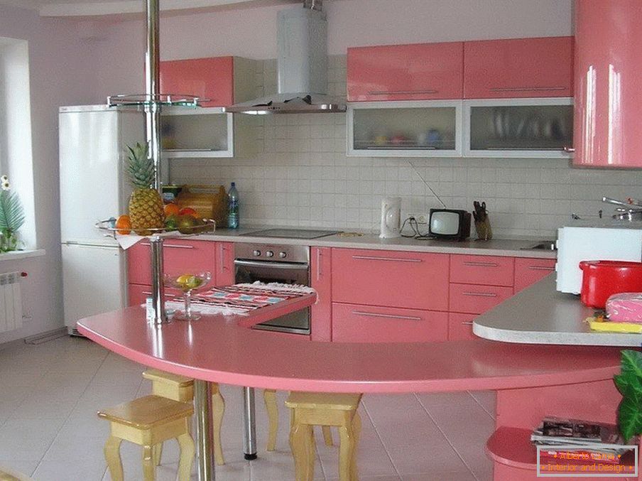 Weiße und rosa Küche