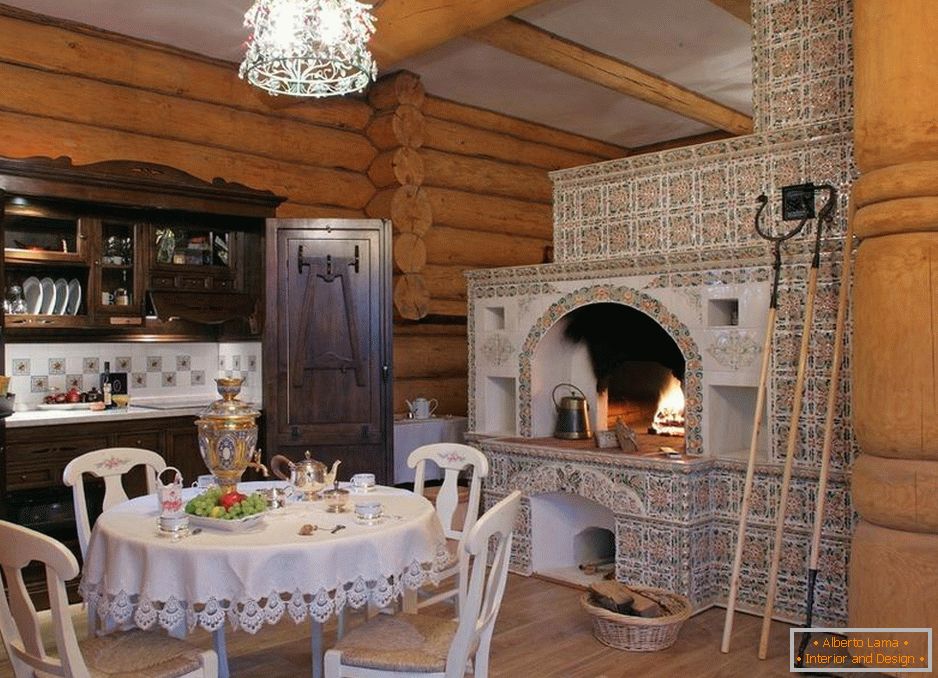 Russischer Ofen in der Küche eines privaten Hauses