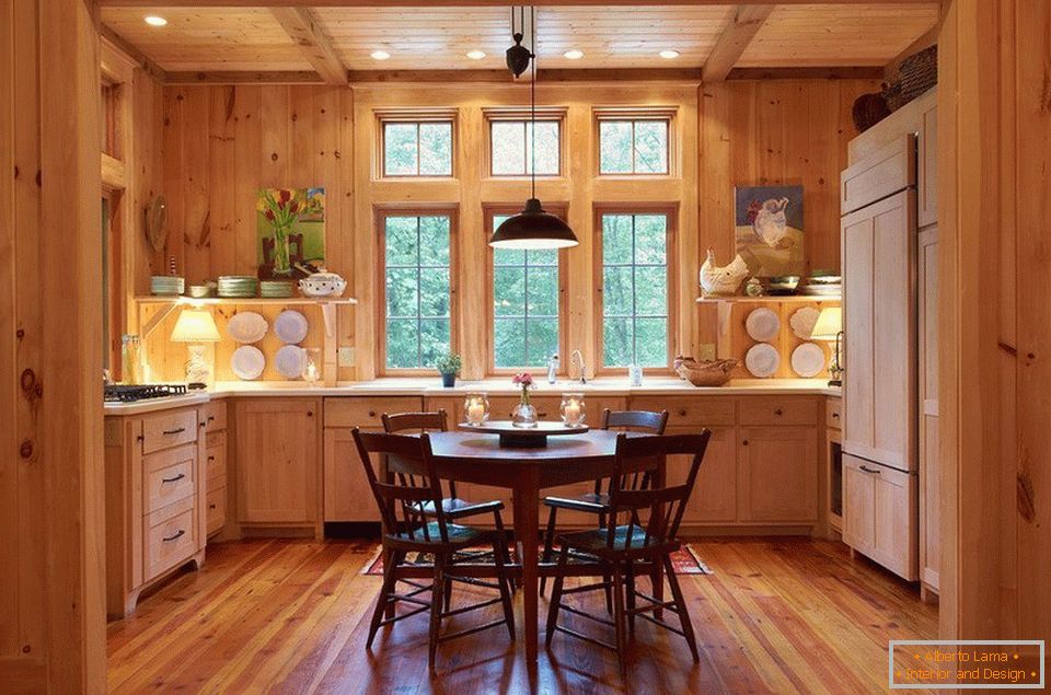 Holz im Inneren der Küche eines Privathauses