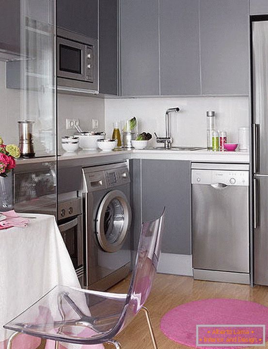 Kleine Küche in grauer Farbe