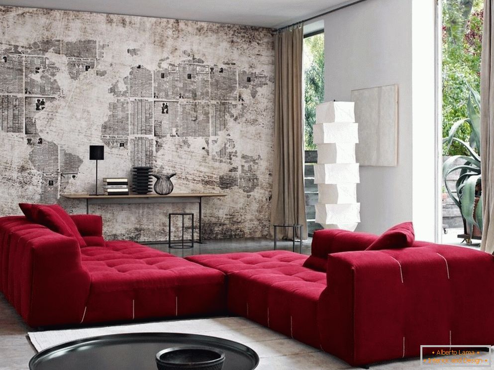 Rotes Sofa im Wohnzimmer