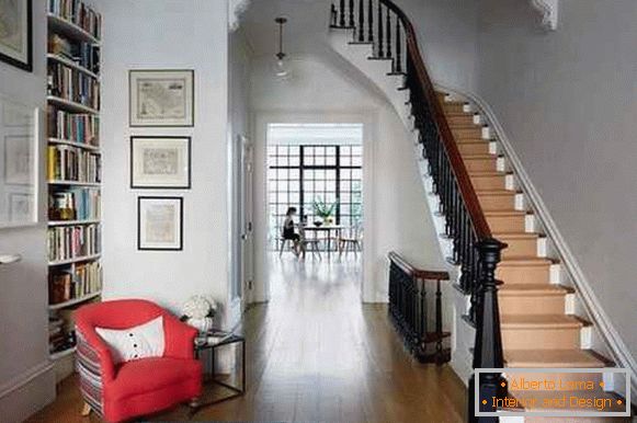 Flur Design in einem Haus mit einer Treppe, Foto 6