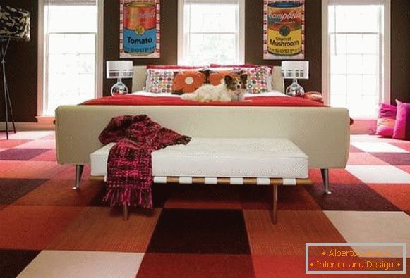 Helles Schlafzimmer im Stil der 60er Jahre