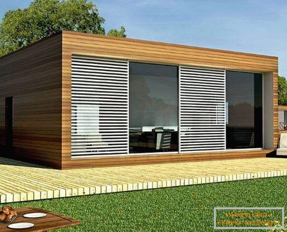 Einstöckiges Haus im High-Tech-Stil aus Furnierschichtholz