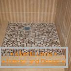 Mosaik auf dem Boden in der Dusche