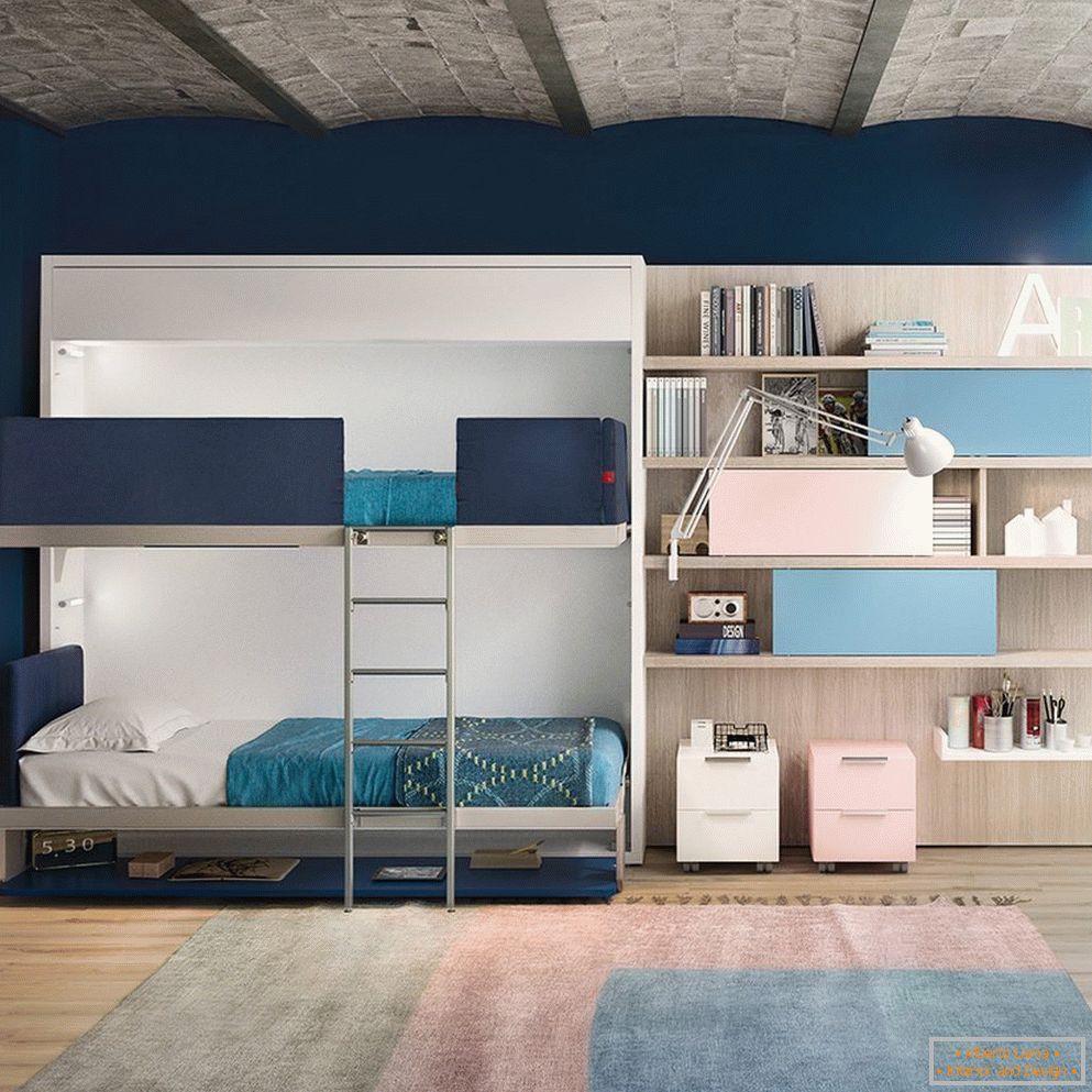 Zimmer in blauen und weißen Farben