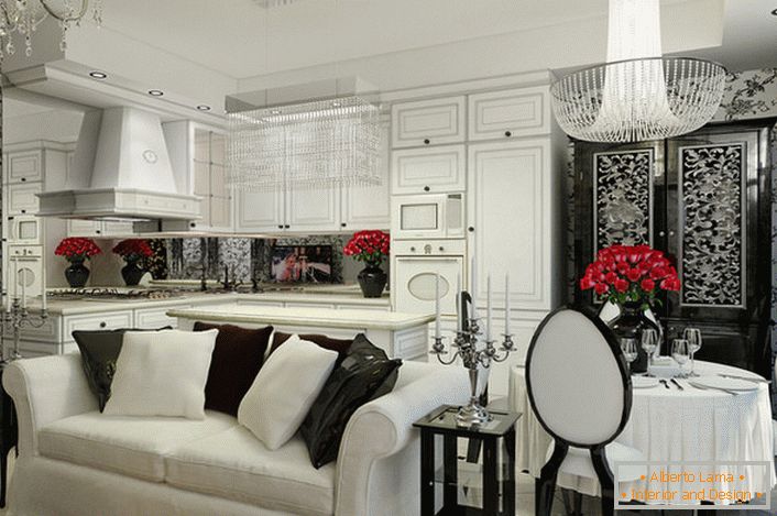 Wohnküche im Art-Deco-Stil mit weißer Suite und Einbaugeräten.
