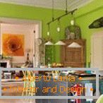 Küche mit hellgrünen Wänden