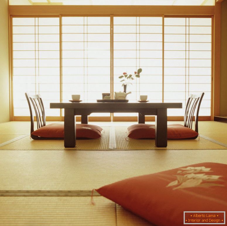 dekorieren-ein-Wohnzimmer-mit-japanischen-Stil-plus-a-Tisch-und-eine-Vase-of-Blumen-dann-die-Kissen-plus-Teppich-1024x1017
