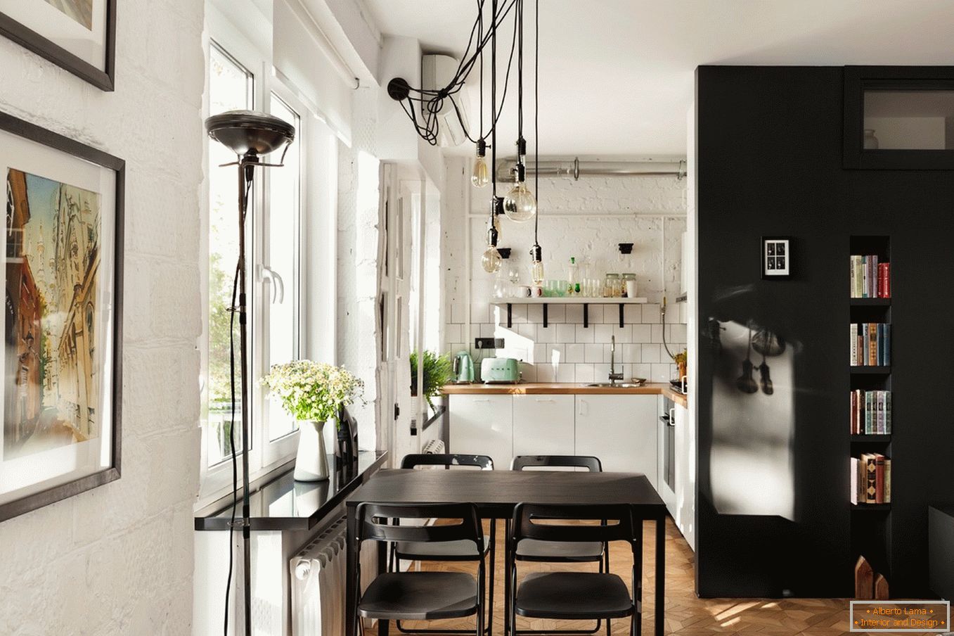 Design einer kleinen Küche in Schwarz und Weiß