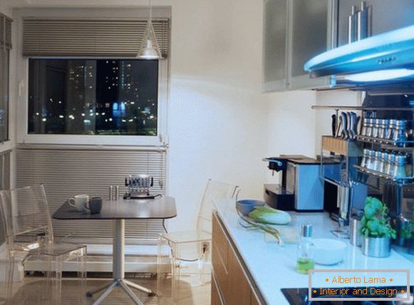 Kücheninnenraum mit transparenten Möbeln