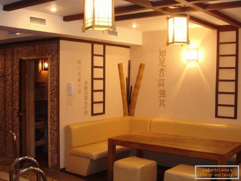 Eine Lounge in einem japanischen Badehaus