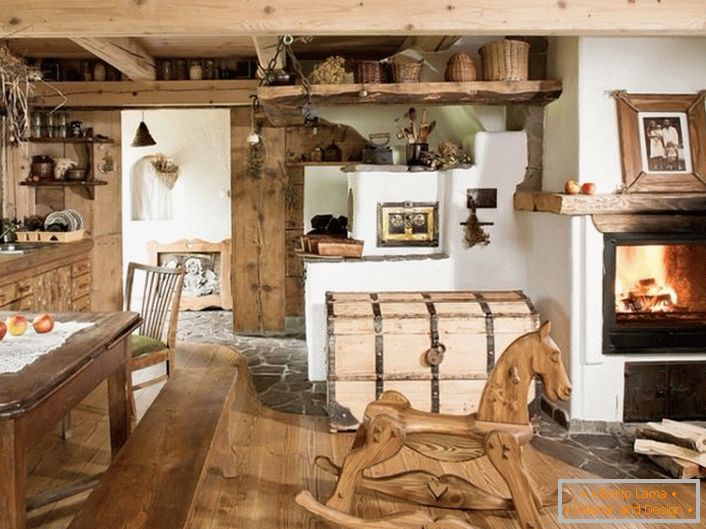 Möbel aus Massivholz, ein großer Ofen-Kamin, sogar Gerichte entsprechen dem Stil.