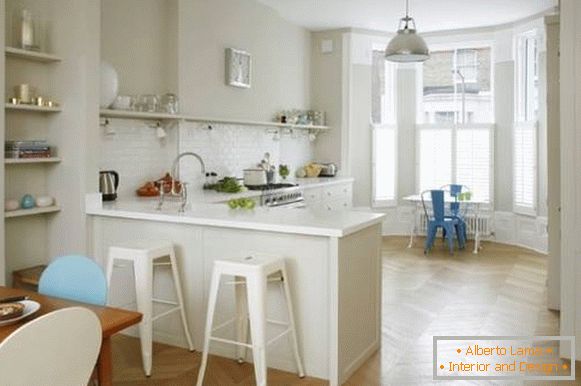 Kombiniertes Küchenwohnzimmer mit Erker - Innenfoto