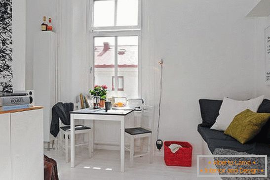 Kleines Studio-Apartment in Schwarz und Weiß