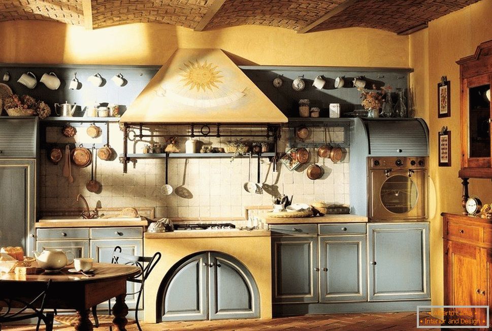 Küche in einem fremden rustikalen Stil