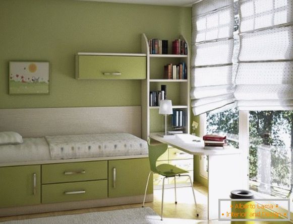 Beispiel für die Verwendung von Möbeln im Inneren eines kleinen Kinderzimmers