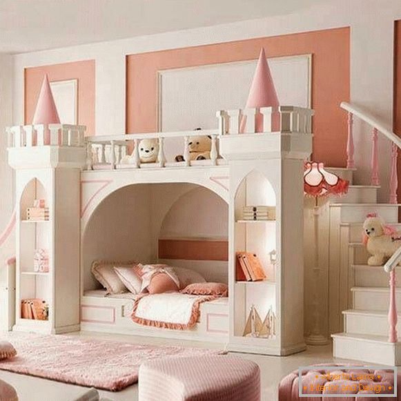 Das ursprüngliche Bett-Schloss im Kinderzimmer