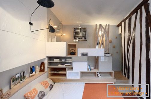 Innenarchitektur einer kleinen Wohnung von Julie Nabuchit