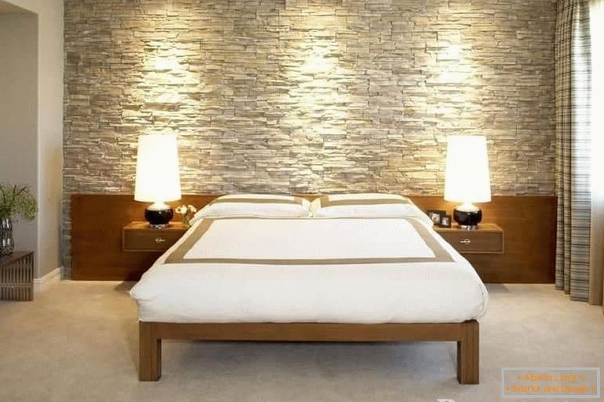 Steinwand in einem Schlafzimmer im skandinavischen Stil
