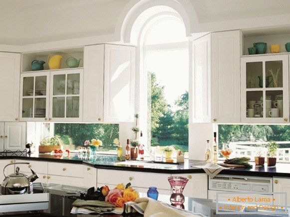 Fensterdesign in der Küche - Innenfoto eines privaten Hauses