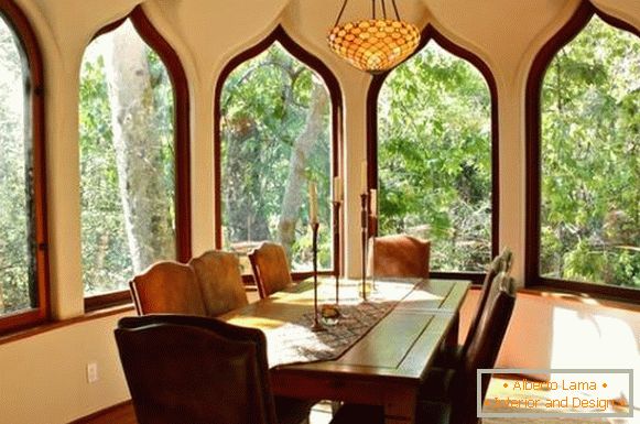 Marokkanisches Design von Fenstern - Foto im Innenraum