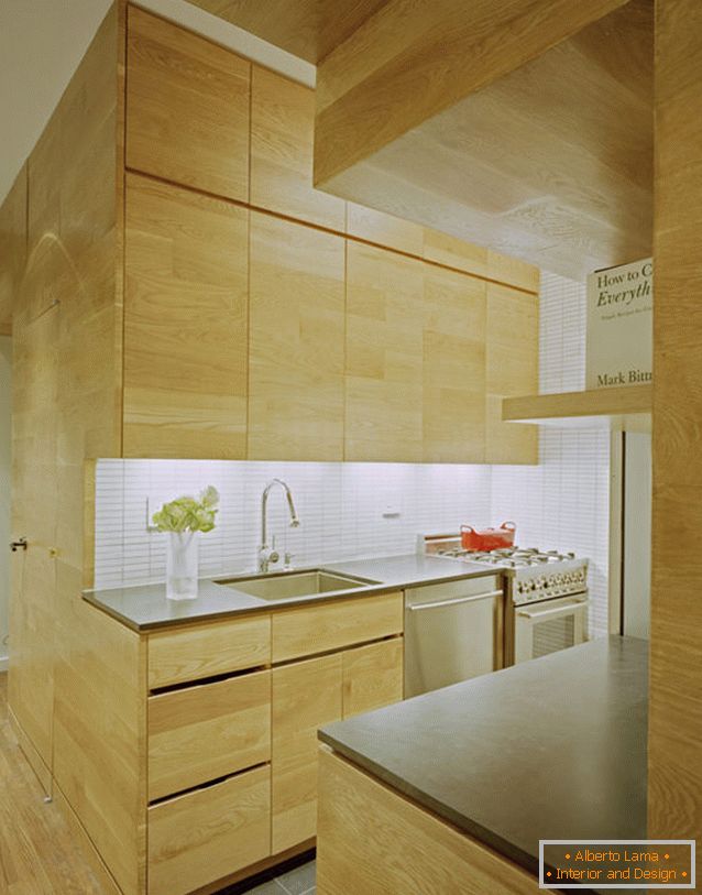 Küche rechteckige Wohnung mit einem Fenster