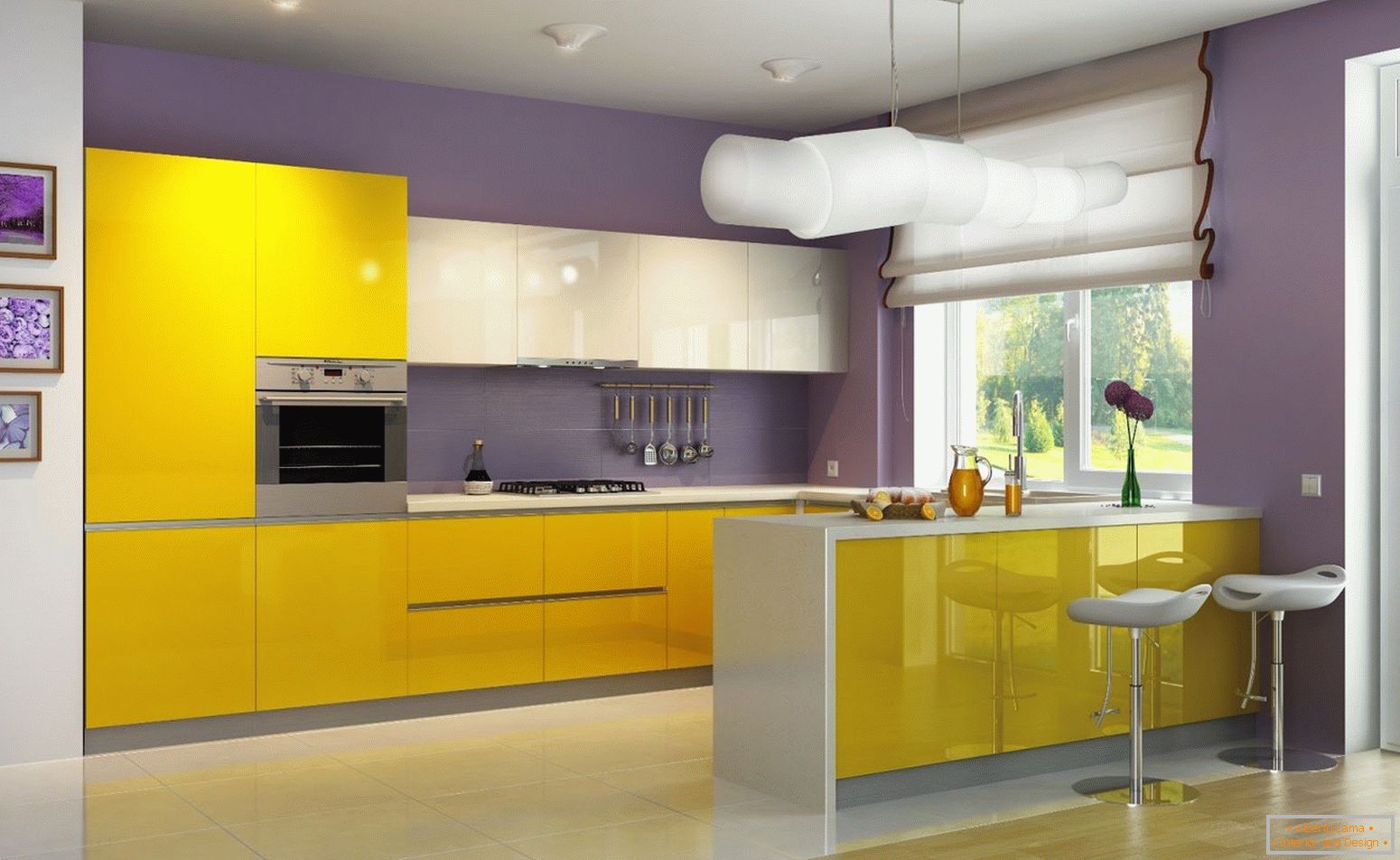 Die Kombination der gelben und purpurroten Blumen in der Küche