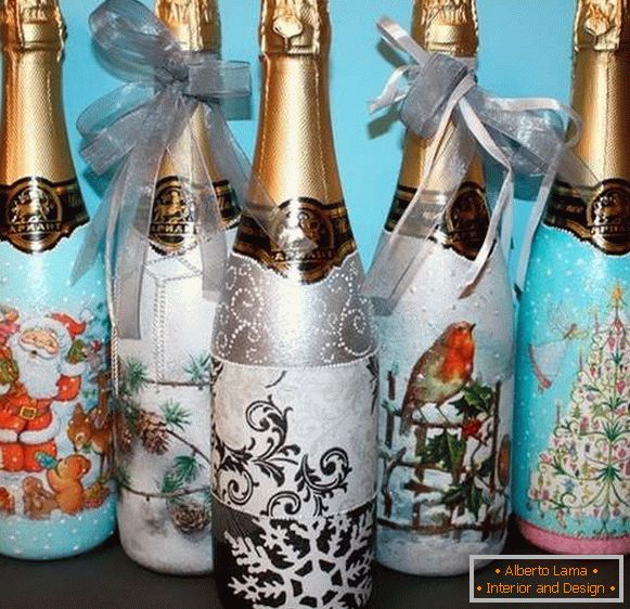 Decoupage und Dekor einer Flasche Champagner für das neue Jahr