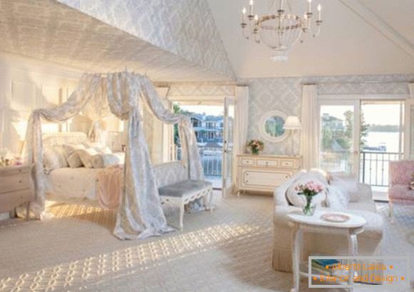 Luxus-Schlafzimmer mit Teppich